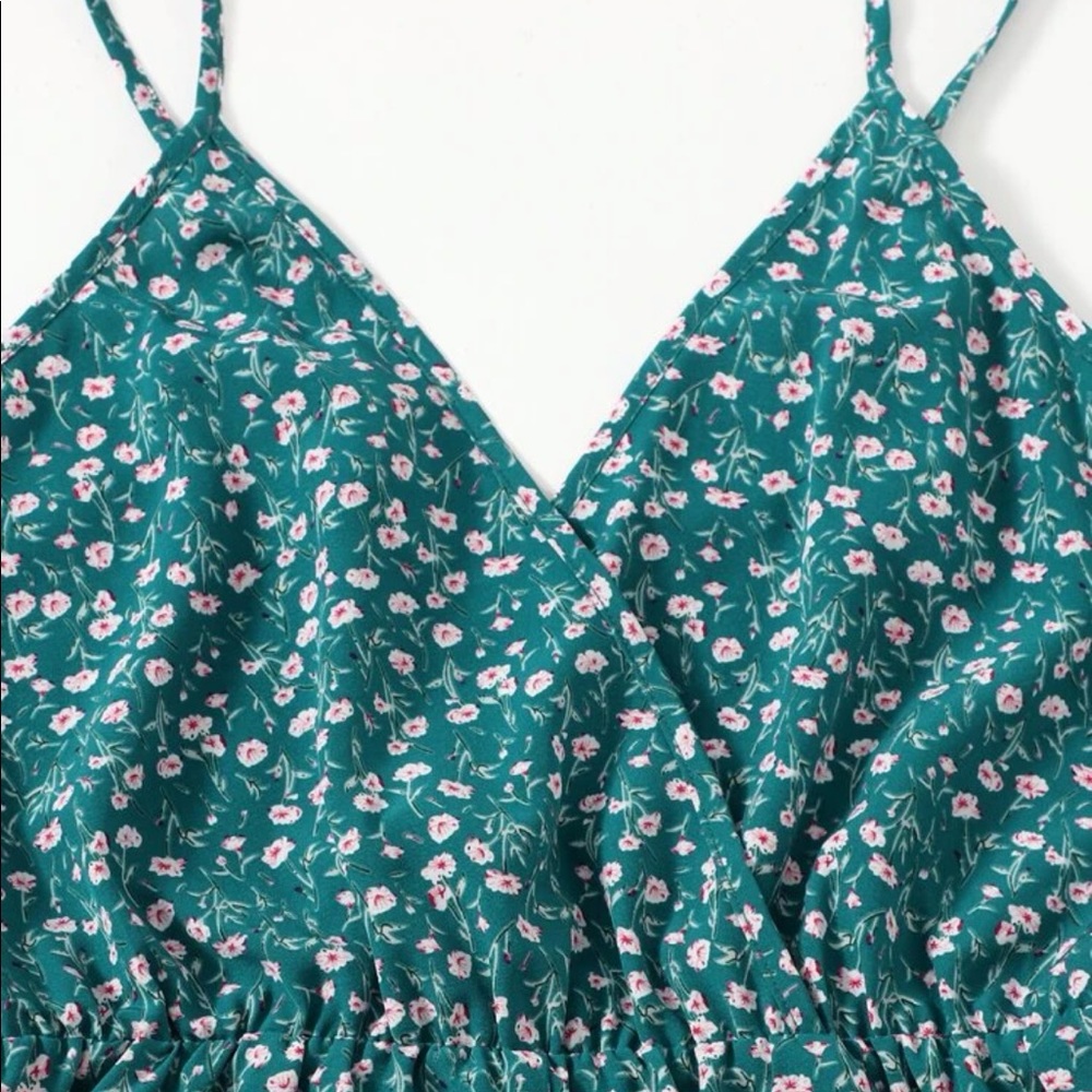 New floral cami Romper - Picture 2 of 5